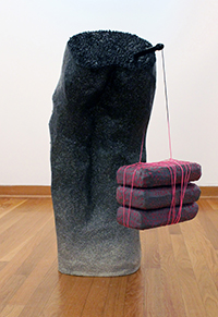 Mid-length sculpture balancing weights with a thin string